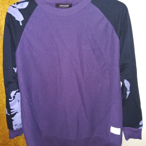 Adam Levine Sweater - Picture 2 of 4